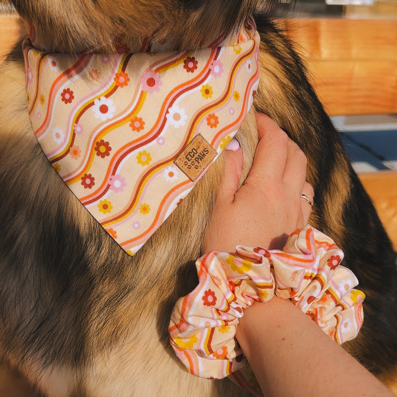 "Groovy Daisies" Scrunchie